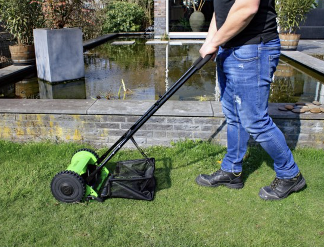 Waar moet je op letten bij het kiezen van een handgrasmaaier?